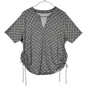 Lands' End Women's 2X Black and White Geometric print V neck Short Sleeve Shirt